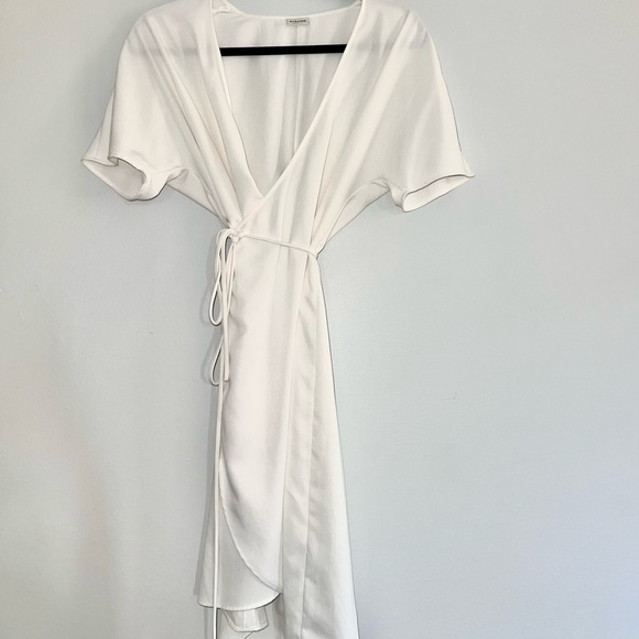 Aritzia wrap dress - Picture 3 of 3